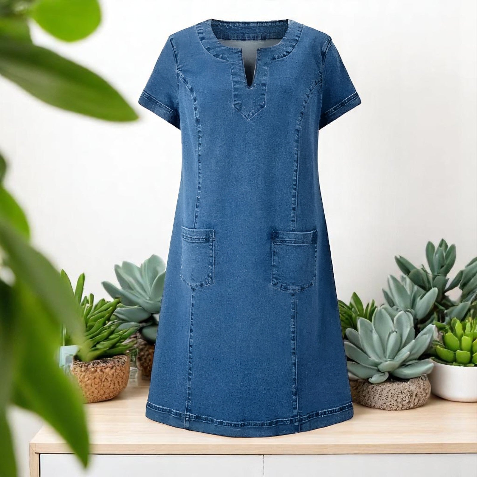 Julia | Mjuk denimklänning med fickor framtill
